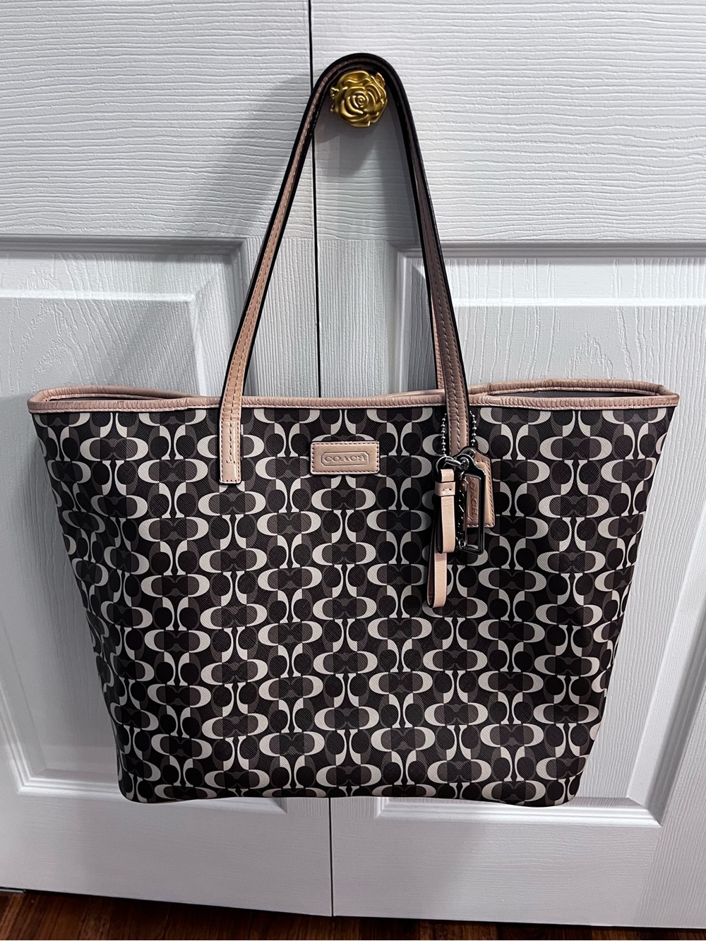 Coach F25673  Tote with Black Signature  brown and beige  Trim